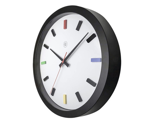 Wanduhr mit farbigen Markierungen und schwarzem Rahmen