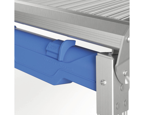 Detailansicht einer Gerüstverriegelung mit Beschriftung offen und geschlossen