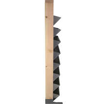 Holzpfosten mit Metallhalterung und Vogelschutz