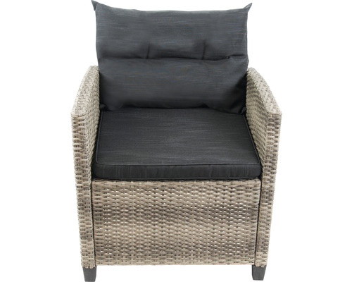 Rattansessel mit Sitz- und Rückenkissen