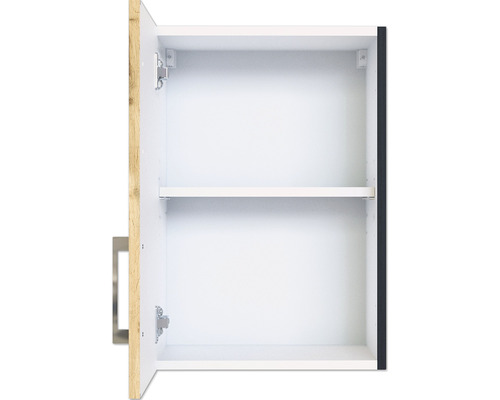 Offener Badezimmerschrank mit Regalbrett