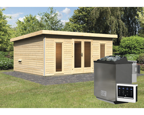 Holzsauna mit Saunaofen im Garten