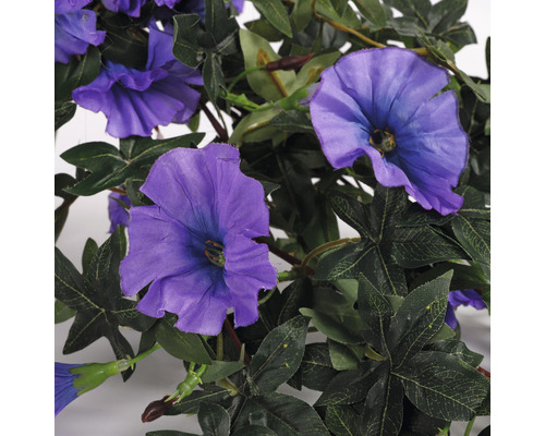 Künstliche Zaunwinde mit lila Blüten und grünen Blättern