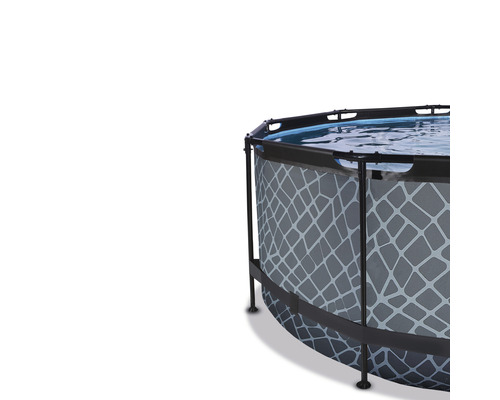 Aufstellpool mit Stahlrahmen und Wasserfüllung