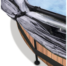 Detailansicht eines Outdoor Whirlpools mit durchsichtiger Abdeckung zum Schutz vor Witterungseinflüssen.