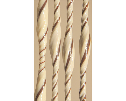 Nahaufnahme von vier gedrehten Stäben.