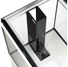 Innenansicht eines Aquariums mit Filtersystem