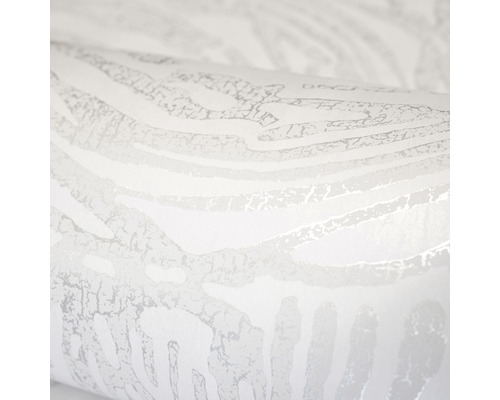 Nahaufnahme einer weißen Tapete mit silbernem Muster