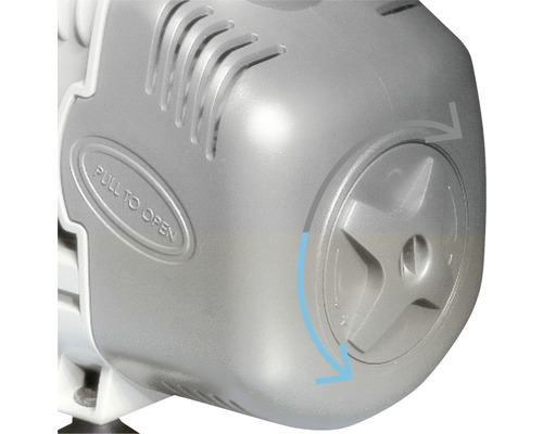 Detailansicht eines silberfarbenen Gerätegehäuses mit der Aufschrift ''Pull to Open'' und Pfeilen zur Bedienung