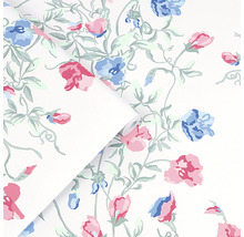 Tapetenrolle mit Blumenmuster