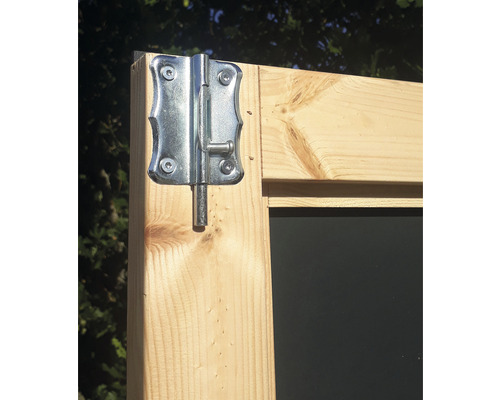 Riegel aus Metall an einem Holzrahmen