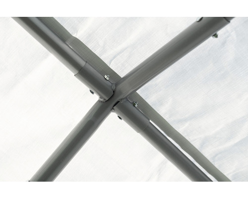 Detailaufnahme der Metallrohrverbindungen eines Pavillons