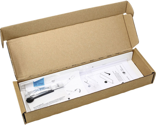 Offener Karton mit Reinigungsset und Anleitung