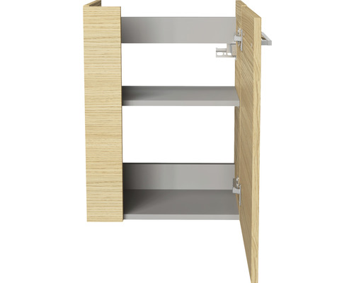 Offener Holzschrank mit Einlegeböden