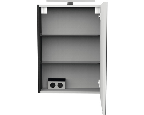 Offener Spiegelschrank mit Ablagen und Steckdosenelement