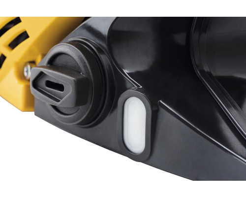 Detailansicht eines Kettensägenteils mit Öltank und Verschluss