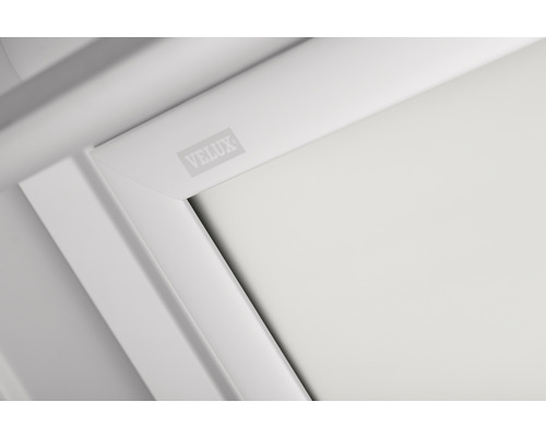 Velux Logo auf einem Dachfenster