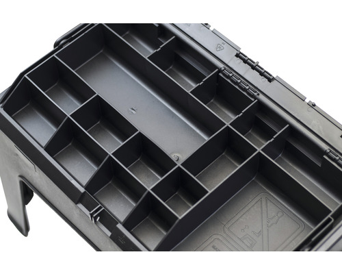 Geöffnete Werkzeugkiste mit Fächern zur Aufbewahrung