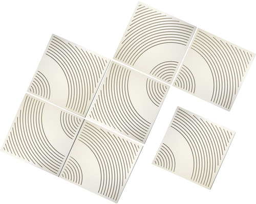 Mehrere quadratische Akustikplatten mit konzentrischen Linienmuster