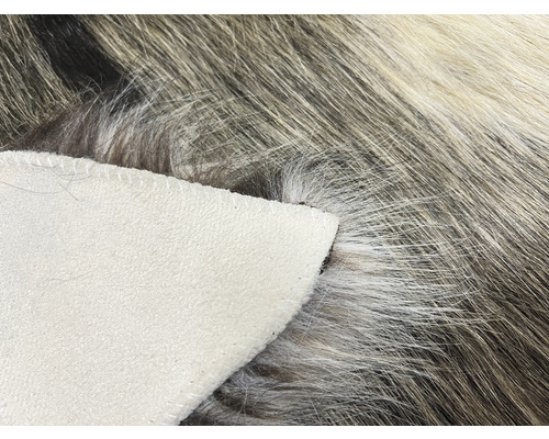 Kunstfellteppich mit Unterseite aus Textil