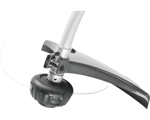 Detailaufnahme eines Rasentrimmers mit Schneidfaden und Schutzvorrichtung.