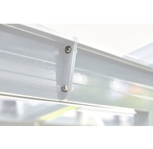 Detailansicht einer Metallkonstruktion mit Schrauben