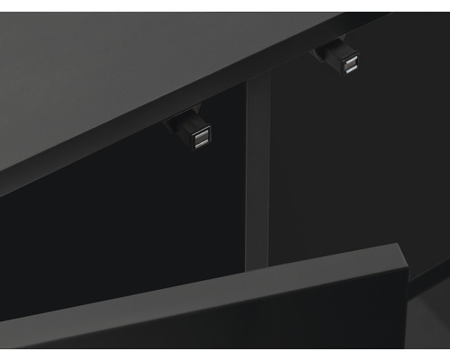 Detailansicht eines Möbelstücks mit Schubladen und Griffen