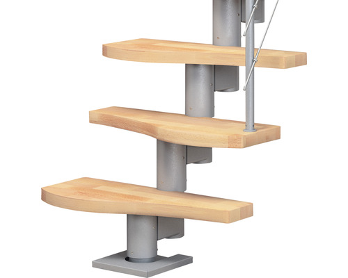 Detailaufnahme einer Wendeltreppe mit Holzstufen und Metallkonstruktion.