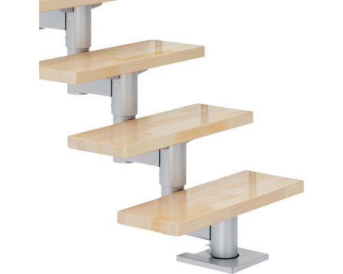 Freitragende Treppe mit Holzstufen und Metallpfosten
