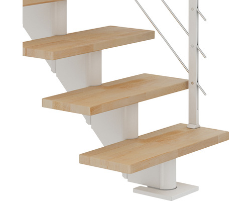 Treppe mit Holzstufen und Geländer