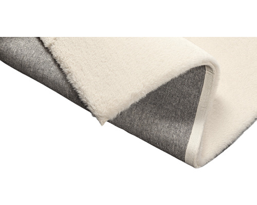 Detailansicht eines Teppichs mit Flor und gewebter Rückseite