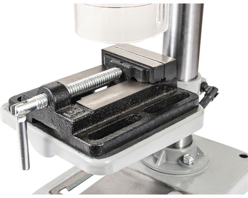 Maschinenschraubstock auf einer Bohrmaschine