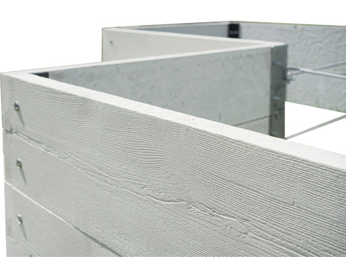 Hochbeet aus Beton mit Holzstruktur