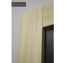 Detailansicht einer Innentür mit Holzrahmen