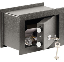 Geöffneter Tresor mit Uhr, Schlüsseln und Dokumenten