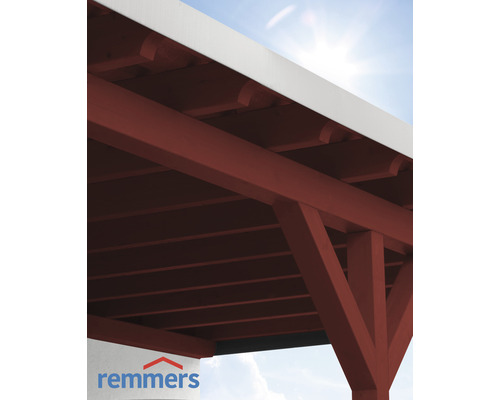 Detailansicht einer Holzpergola mit Holzschutzlasur und Remmers Logo
