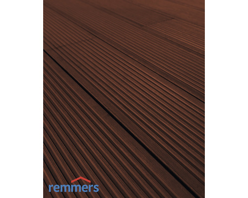 Terrassendielen aus Holz mit gerillter Oberfläche