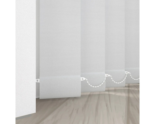 Weiße Lamellenvorhänge im Raum