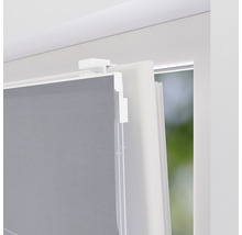 Detailansicht eines Rollos am Fenster mit Träger