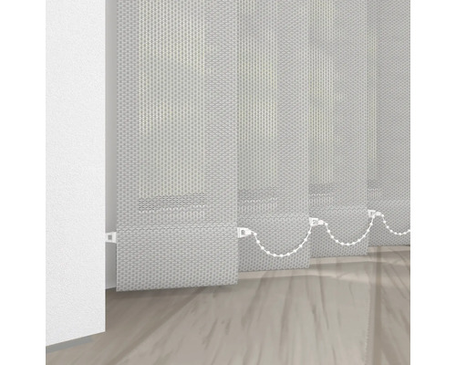 Vertikaljalousien aus Stoff mit Kettenzug am Fenster