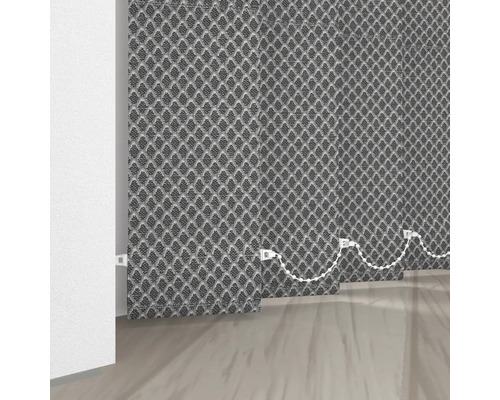 Textile Lamellenvorhänge im Raum.