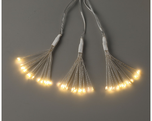 Drei Büschellichterketten mit mehreren warmweißen LED Lichtern