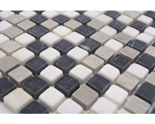 Mosaikmatte aus Naturstein mit quadratischen Steinen