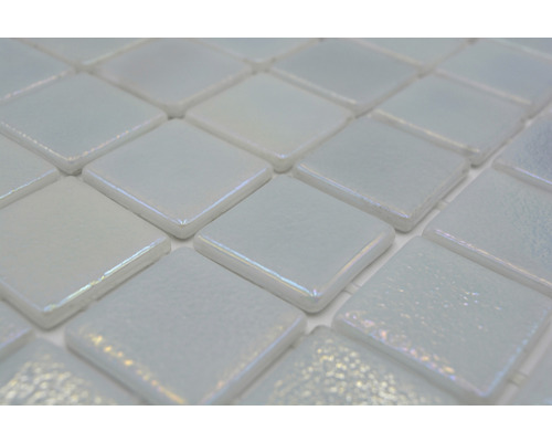 Nahaufnahme von quadratischen Mosaikfliesen