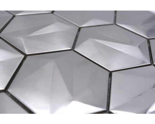 Silberfarbene Mosaikfliesen in Hexagonform