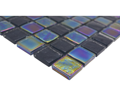 Nahaufnahme von schwarzen Mosaikfliesen