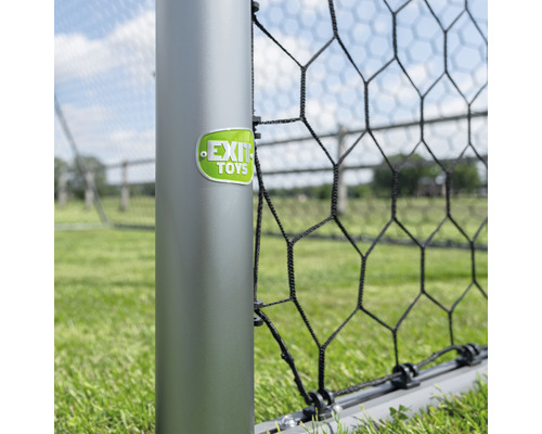 Detailansicht eines Fußballtors mit dem Exit Toys Logo