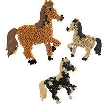 Drei Pferdefiguren aus Bügelperlen