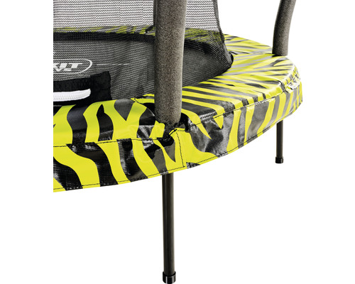 Detailansicht eines Gartentrampolins mit Sicherheitsnetz und gepolstertem Rand