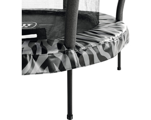 Detailansicht eines Gartentrampolins mit Zebramuster